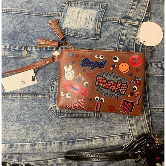 Graphic Wristlet - Picture 6 of 6